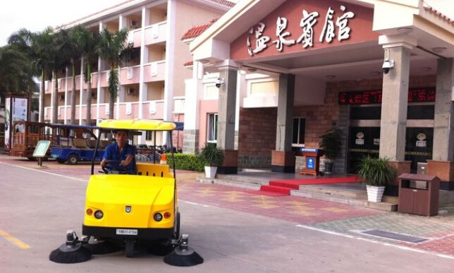 鼎潔全自動(dòng)掃地機(jī)